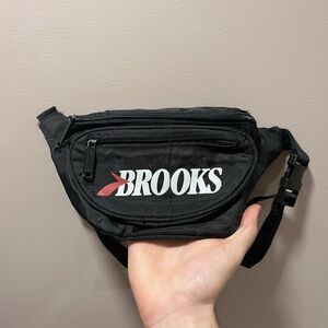 Vintage Brooks Black 90’s Waist Fanny Pack Cross Body Style Bag